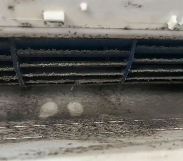 巴中市空调吹的风有股烧焦味是怎么回事